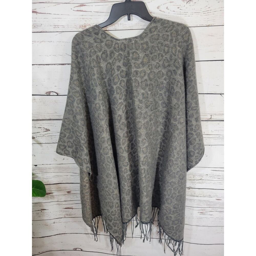 Woolrich Gray Leopard Print Leopard Print Fringed Wrap Shawl Women's One Size - Picture 2 of 7